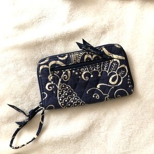 Vera Bradley Wristlet//wallet